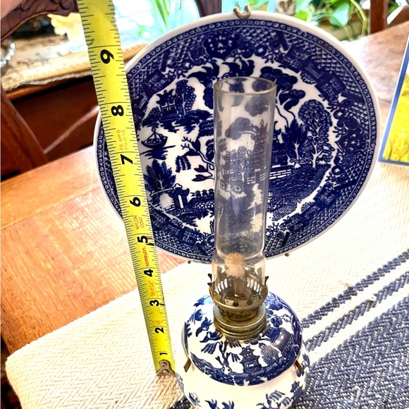 Pair Vintage, Rare, Blue Willow Oil Lamps with Reflector - Picture 2 of 10